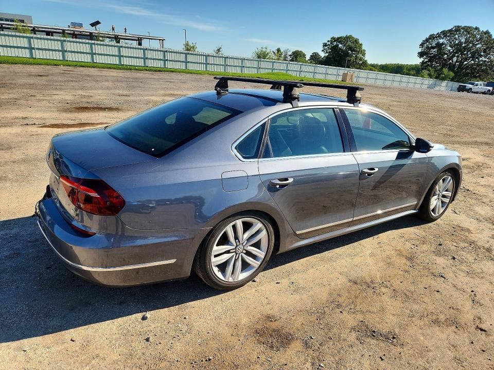 2017 VOLKSWAGEN PASSAT SE 3