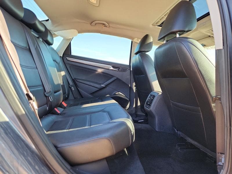 2017 VOLKSWAGEN PASSAT SE 10