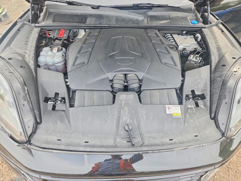 2024 PORSCHE CAYENNE S 12