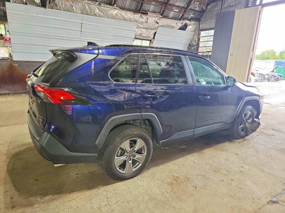 2024 TOYOTA RAV4 XLE 3