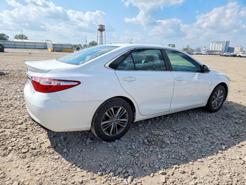 2017 TOYOTA CAMRY SE 3