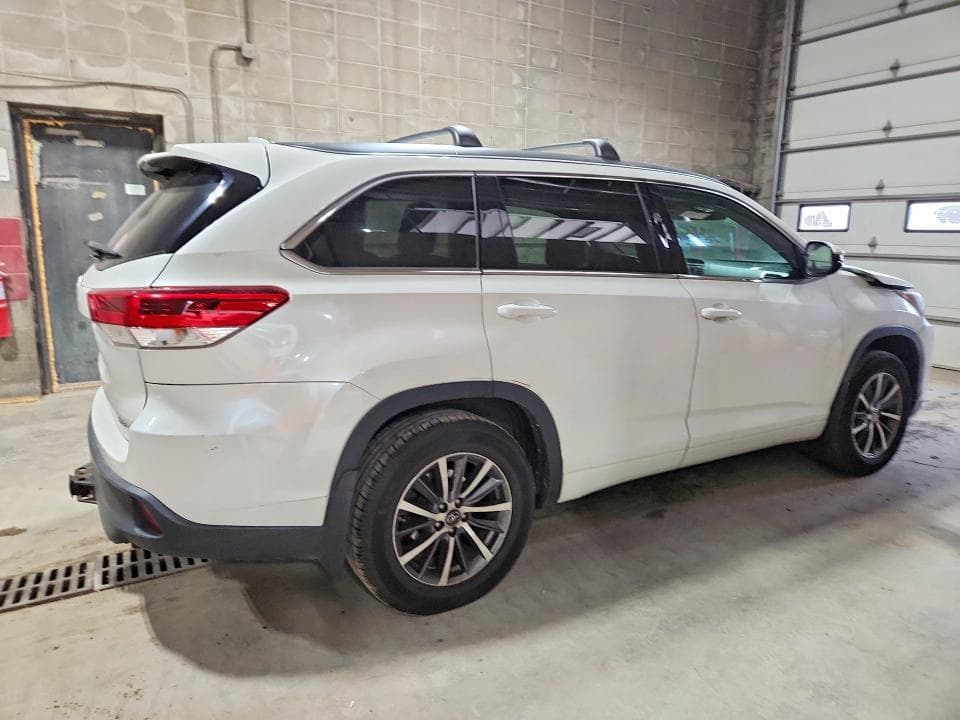 2017 TOYOTA HIGHLANDER XLE 3