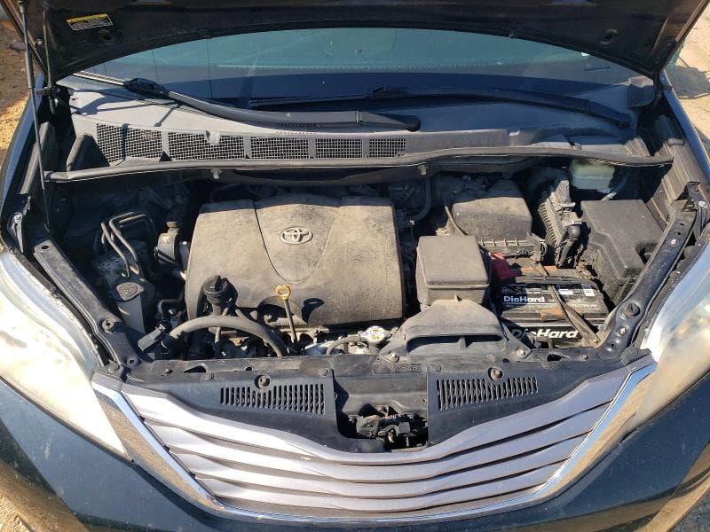2017 TOYOTA SIENNA XLE PREMIUM 8-PASSENGER 12
