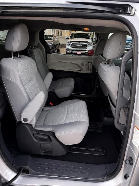 2022 TOYOTA SIENNA LE 6
