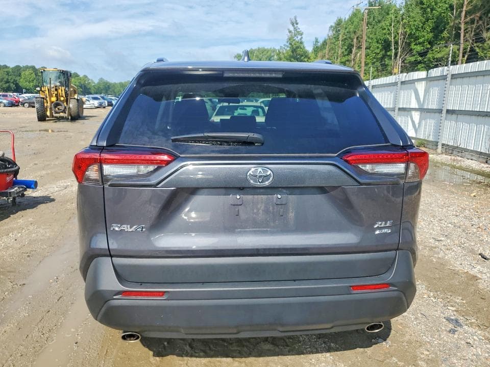 2025 TOYOTA RAV4 XLE 6
