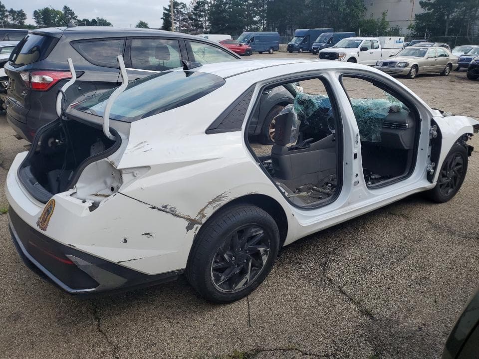 2024 HYUNDAI ELANTRA SEL 4