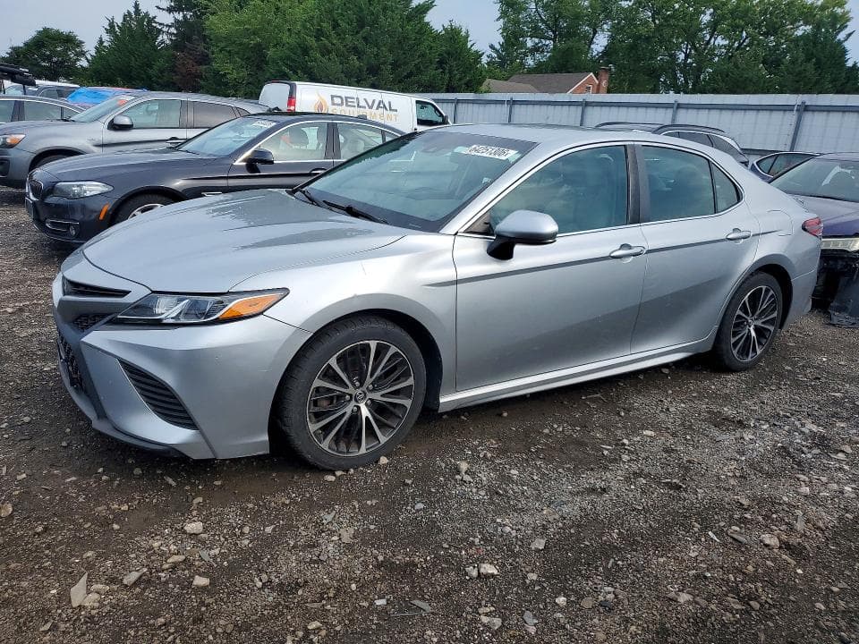 2018 TOYOTA CAMRY SE - 1