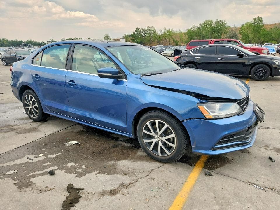 2017 VOLKSWAGEN JETTA SE 4