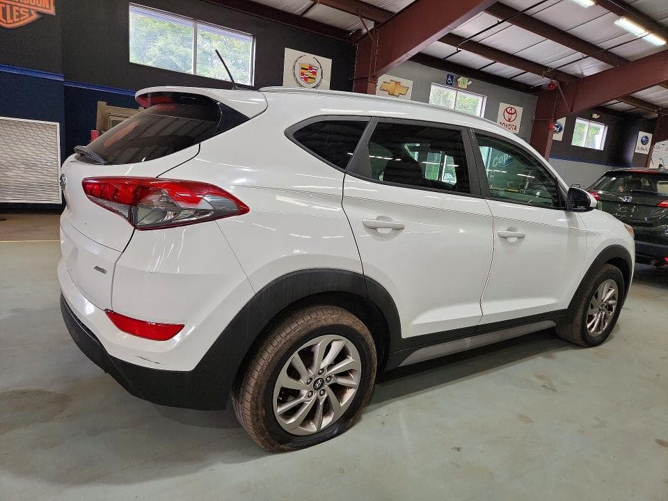 2017 HYUNDAI TUCSON SE 3