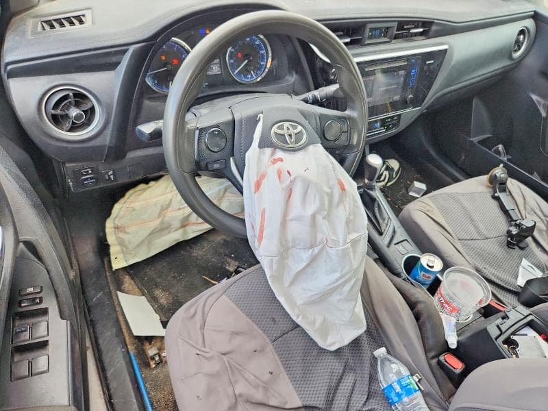 2017 TOYOTA COROLLA LE 8