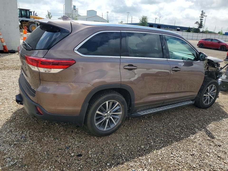 2018 TOYOTA HIGHLANDER XLE 3