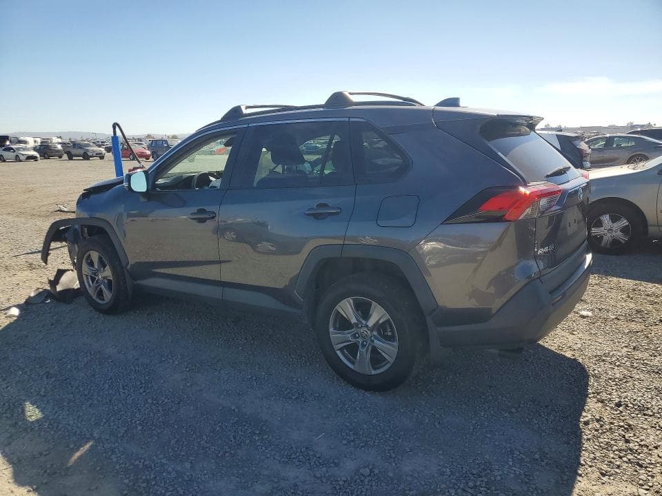 2022 TOYOTA RAV4 XLE 2