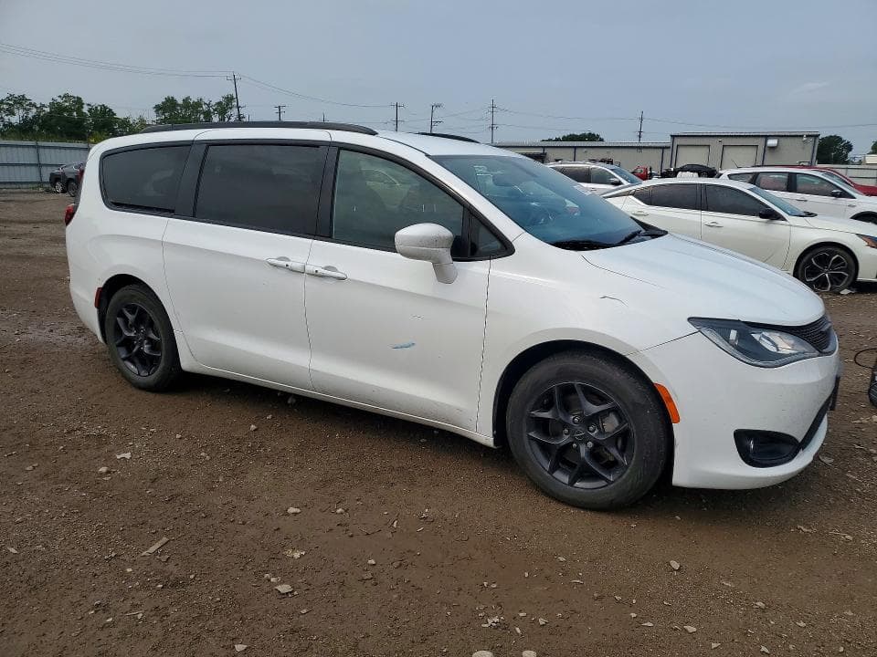 2019 CHRYSLER PACIFICA TOURING L 4