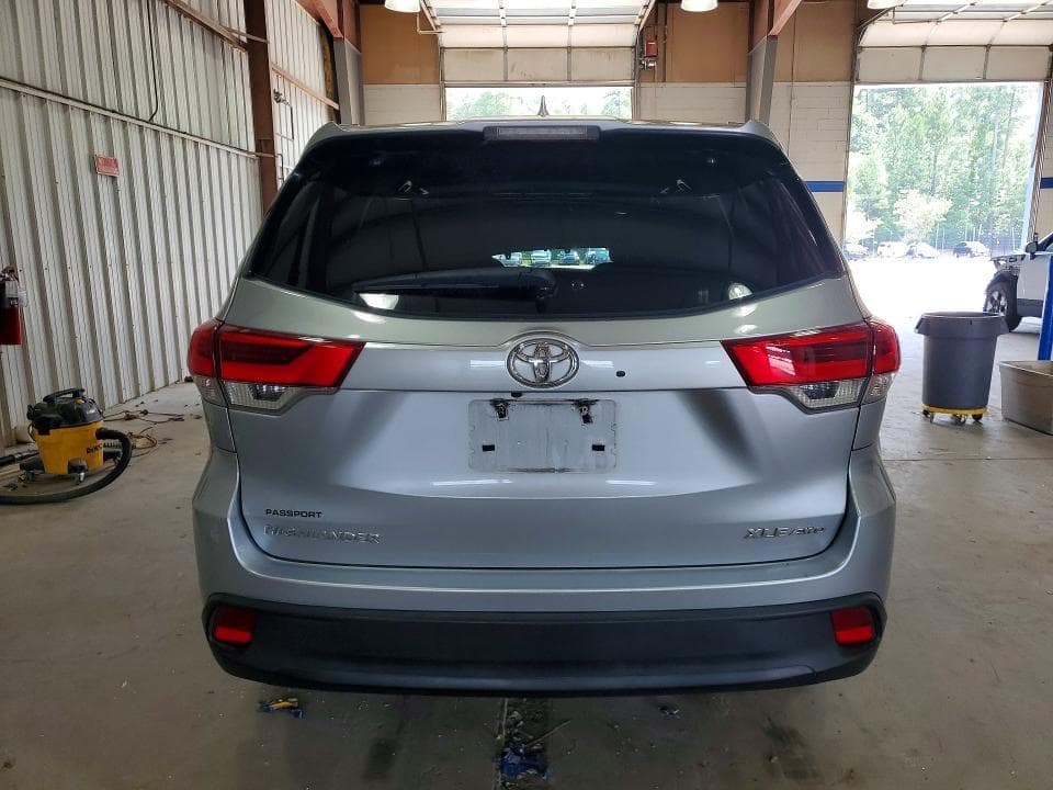 2019 TOYOTA HIGHLANDER XLE 6
