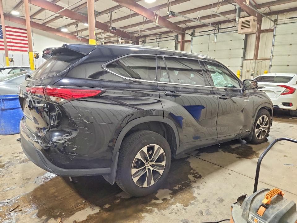 2021 TOYOTA HIGHLANDER HYBRID XLE 3