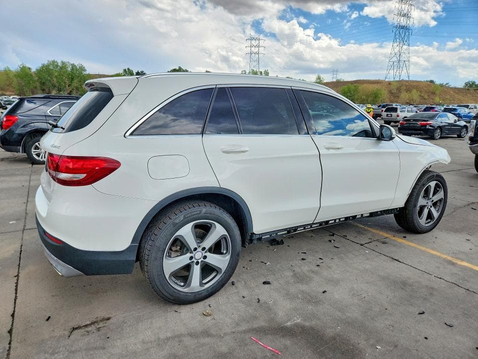 2017 MERCEDES-BENZ GLC 300 4MATIC 3