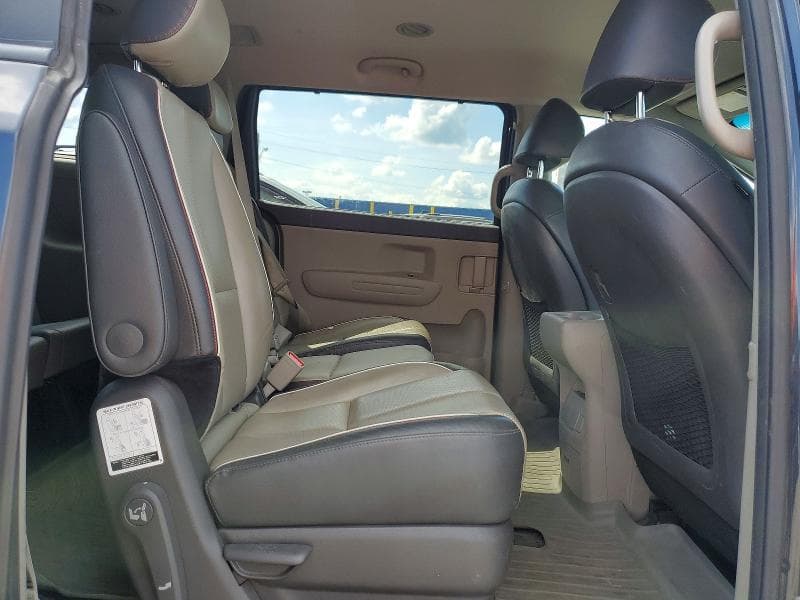 2017 KIA SEDONA LX 11
