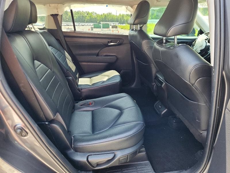 2020 TOYOTA HIGHLANDER XLE 11