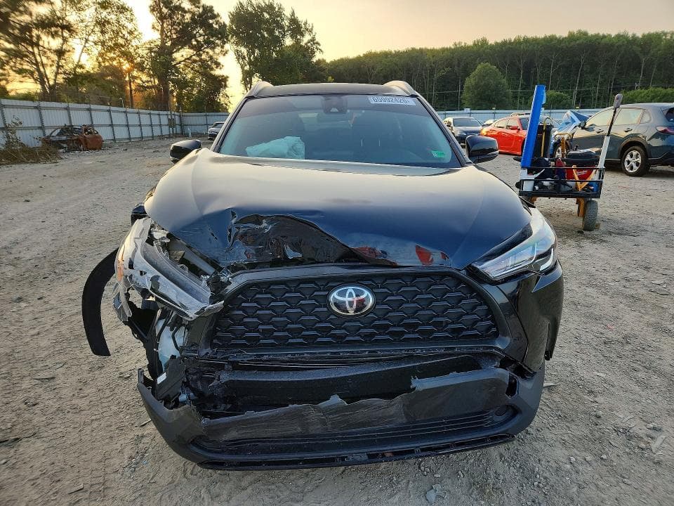 2022 TOYOTA COROLLA CROSS LE 5