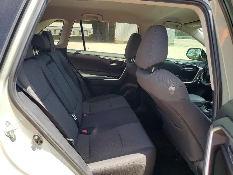 2021 TOYOTA RAV4 XLE 10