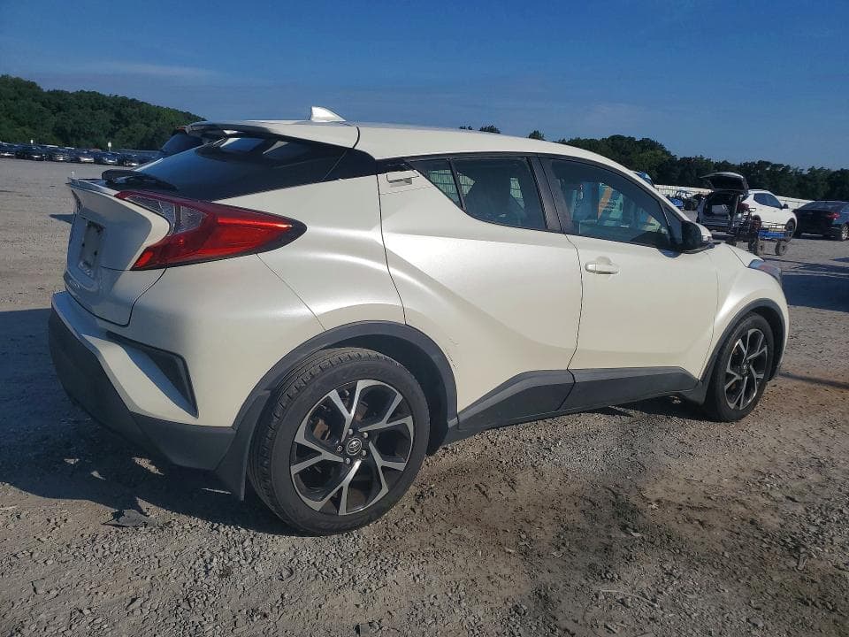 2018 TOYOTA C-HR XLE 3