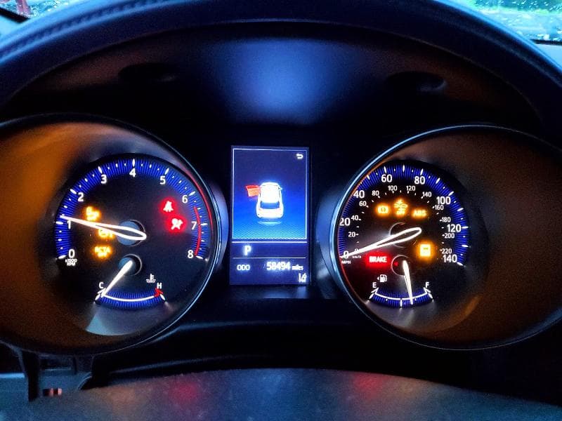 2020 TOYOTA C-HR XLE 9
