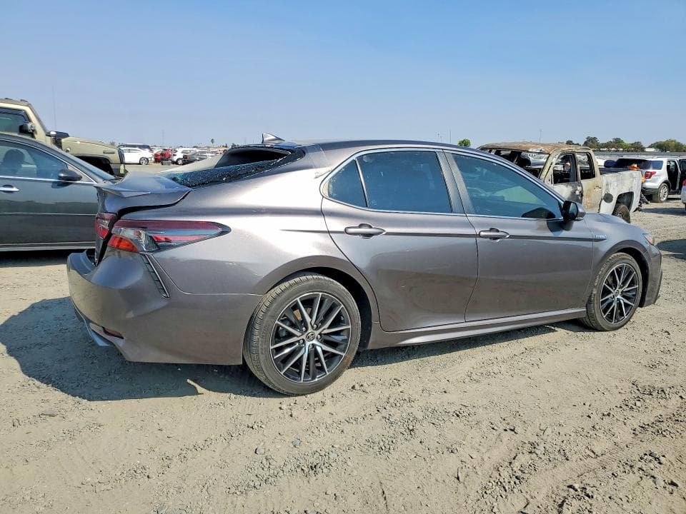 2021 TOYOTA CAMRY SE 3