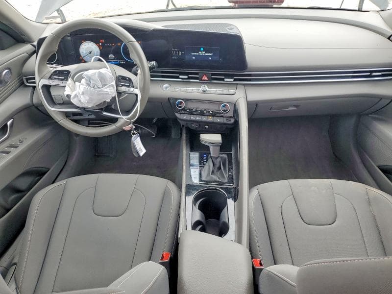 2025 HYUNDAI ELANTRA SEL 8