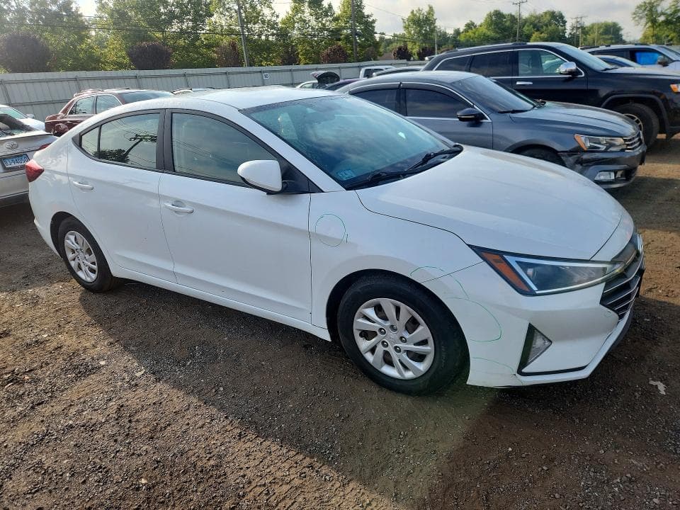 2019 HYUNDAI ELANTRA SE 4