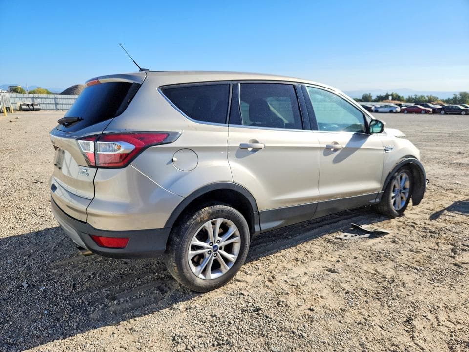 2017 FORD ESCAPE SE 3