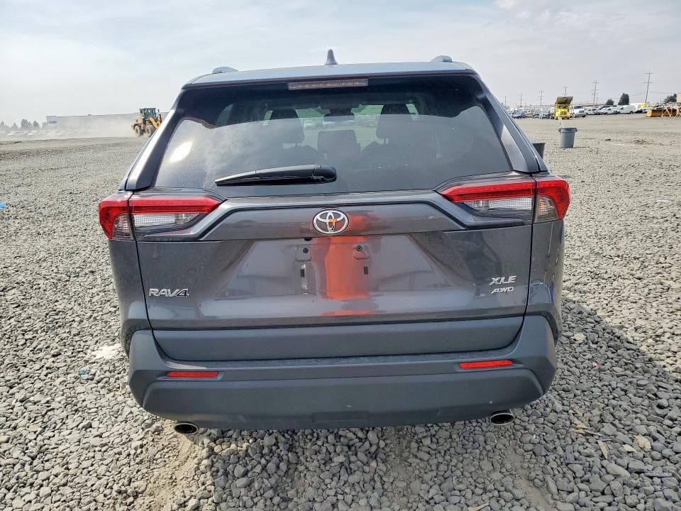 2020 TOYOTA RAV4 XLE 6