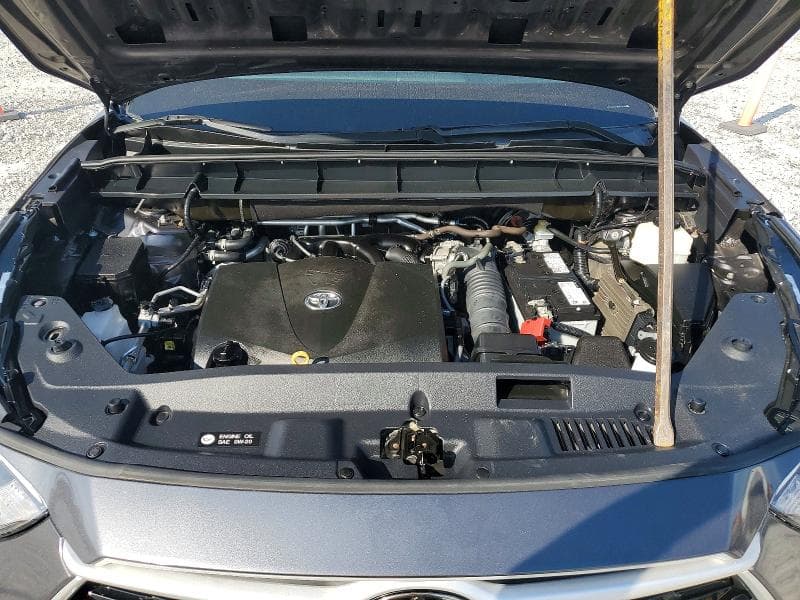 2021 TOYOTA HIGHLANDER XLE 12