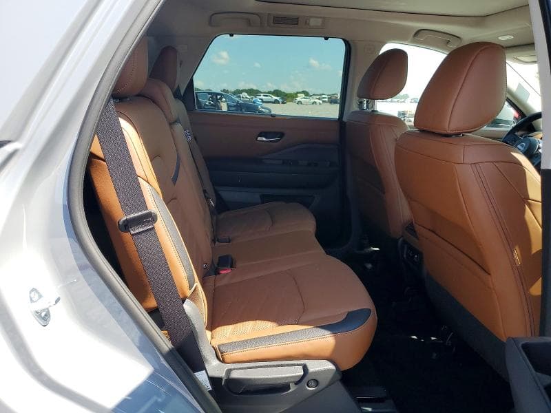 2025 NISSAN PATHFINDER PLATINUM 10