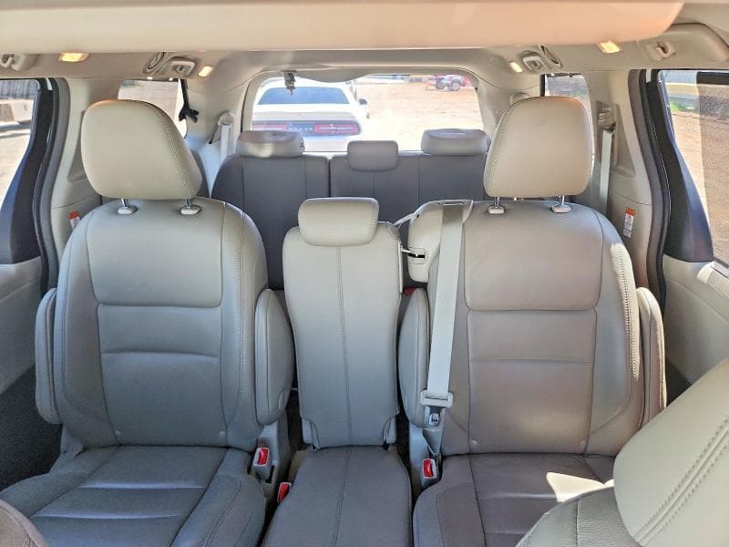 2017 TOYOTA SIENNA XLE PREMIUM 8-PASSENGER 10
