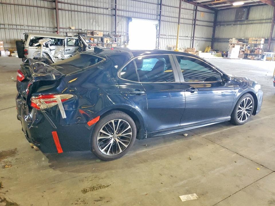 2018 TOYOTA CAMRY SE 3
