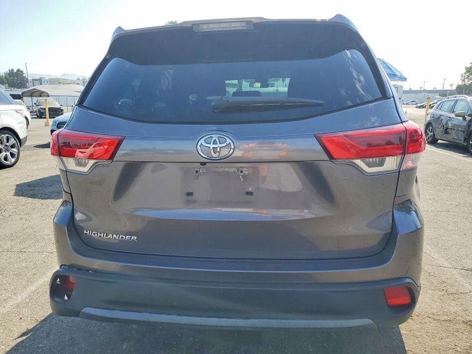 2019 TOYOTA HIGHLANDER LE 6