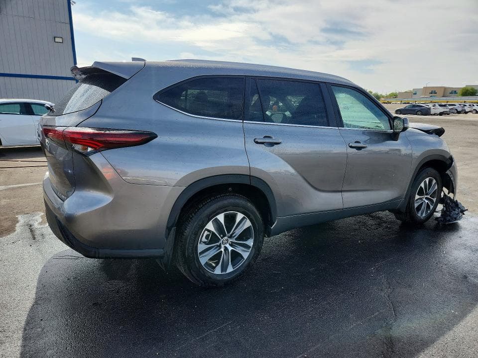 2026 TOYOTA HIGHLANDER XLE 3