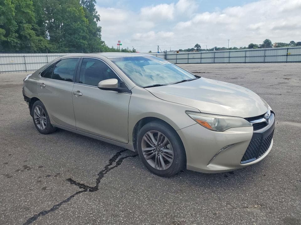 2017 TOYOTA CAMRY SE 4