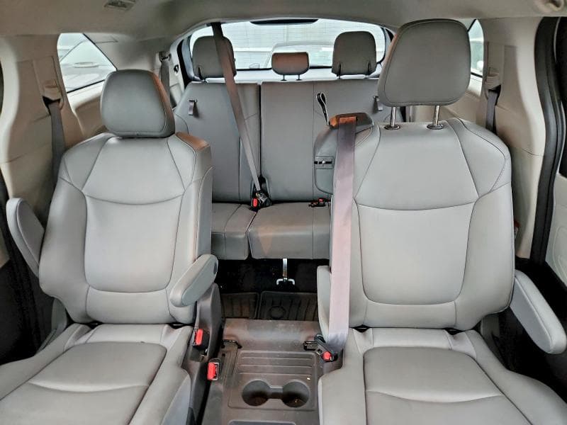 2022 TOYOTA SIENNA LE 10