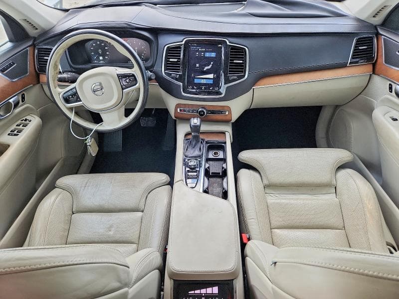 2017 VOLVO XC90 T6 8