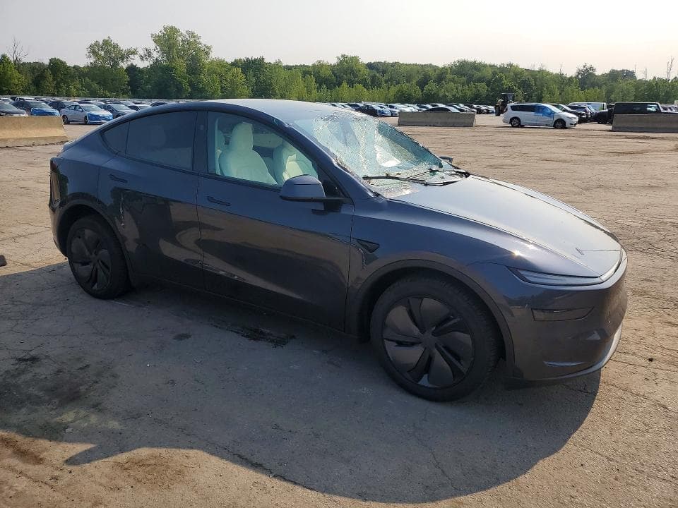 2026 TESLA MODEL Y 4