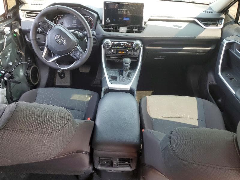 2025 TOYOTA RAV4 XLE 8