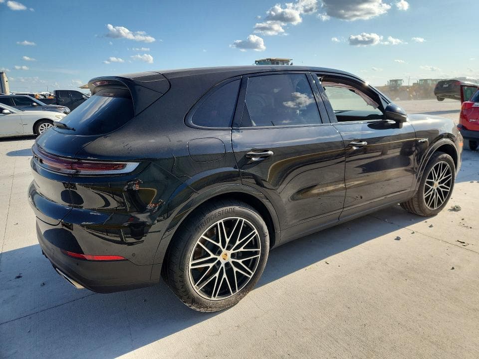 2024 PORSCHE CAYENNE E-HYBRID 3