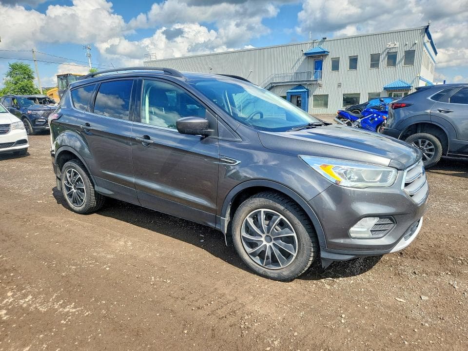 2017 FORD ESCAPE SE 4