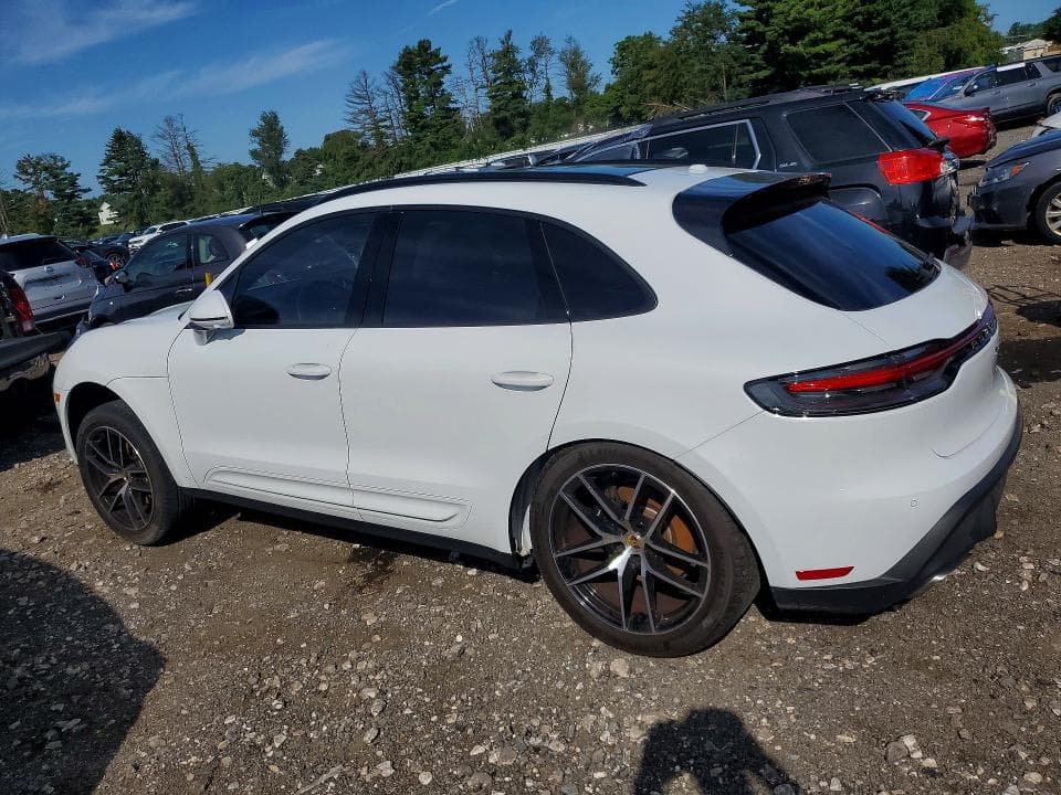 2024 PORSCHE MACAN BASE 2