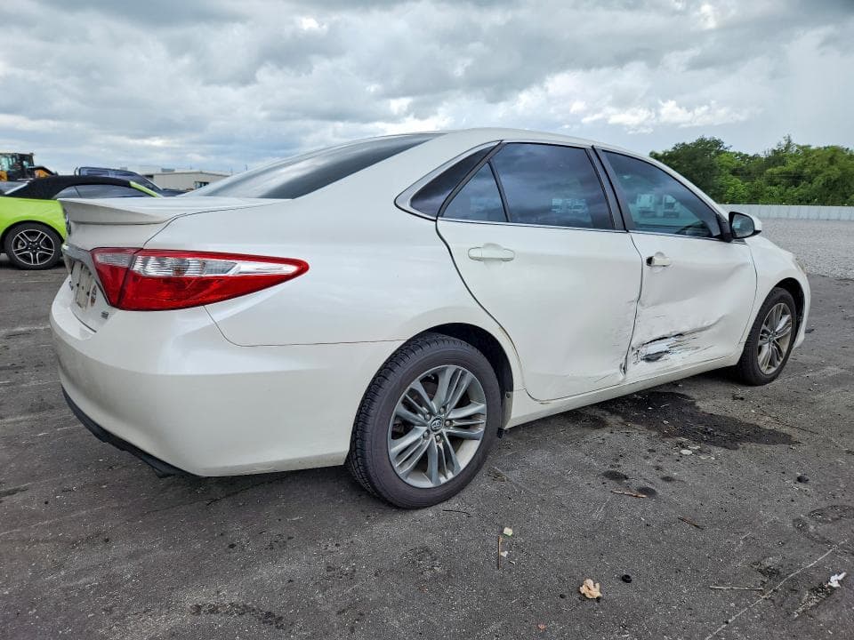 2017 TOYOTA CAMRY SE 3