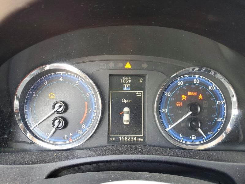 2018 TOYOTA COROLLA XLE 9
