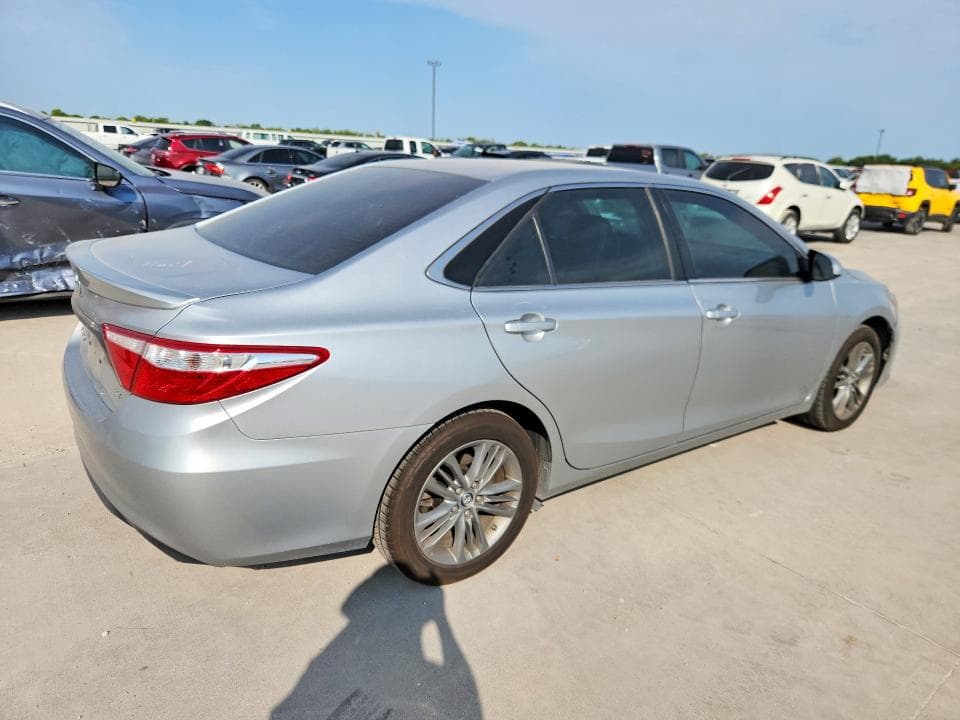 2017 TOYOTA CAMRY SE 3