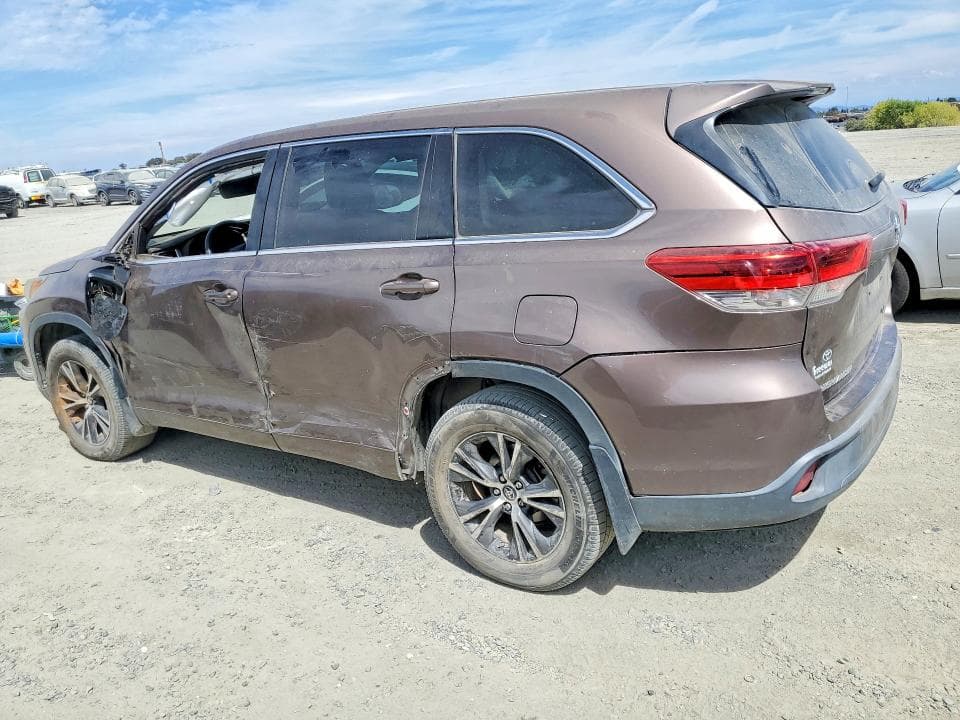 2018 TOYOTA HIGHLANDER LE 2