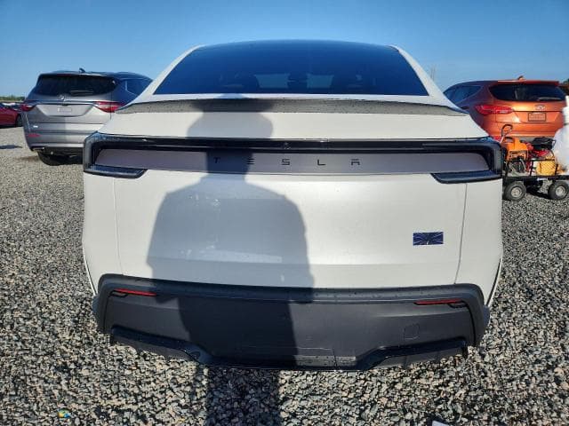 2026 TESLA MODEL Y 6